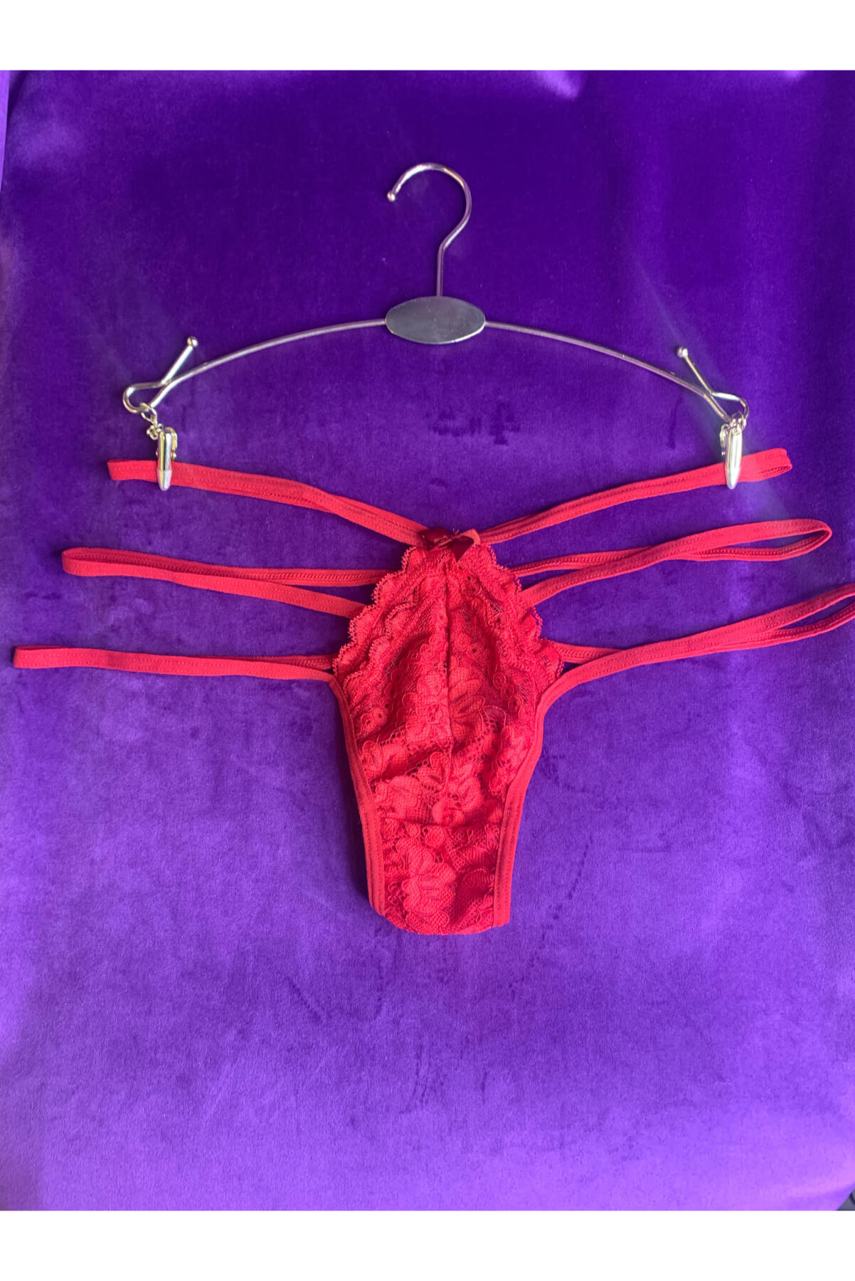 CALCINHA EM RENDA COM TIRAS