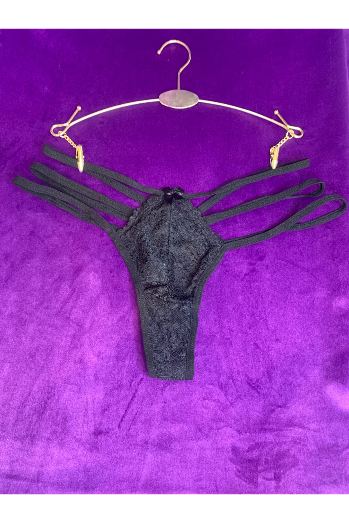 CALCINHA EM RENDA COM TIRAS